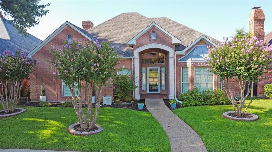 Property photo for 1012 Murl Drive, Irving, TX