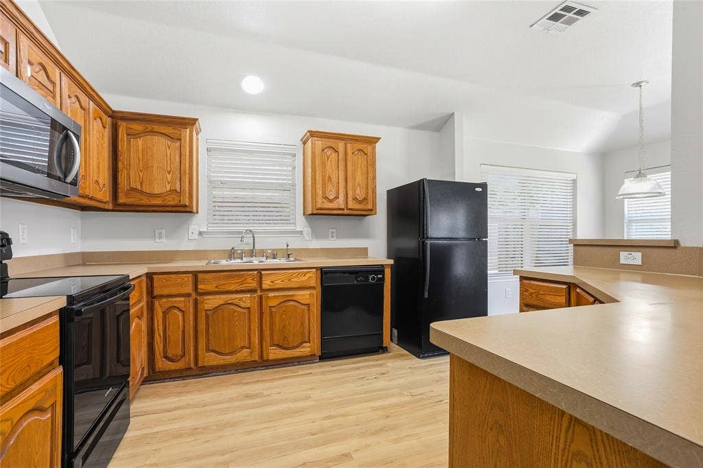 2712 Mockingbird Street, Royse City, TX 75189 2712 Mockingbird Street, Royse City, TX 75189