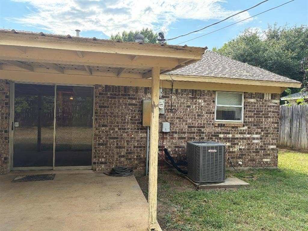 6309 Elm Springs Drive, Arlington, TX 76001 6309 Elm Springs Drive, Arlington, TX 76001