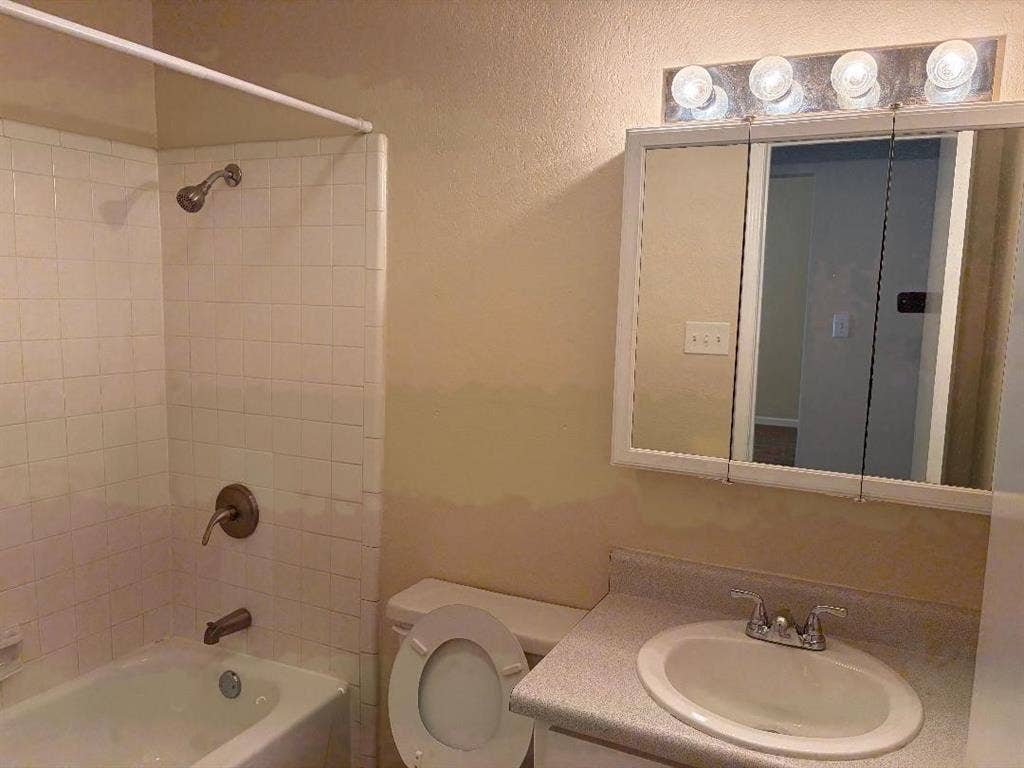 6309 Elm Springs Drive, Arlington, TX 76001 6309 Elm Springs Drive, Arlington, TX 76001