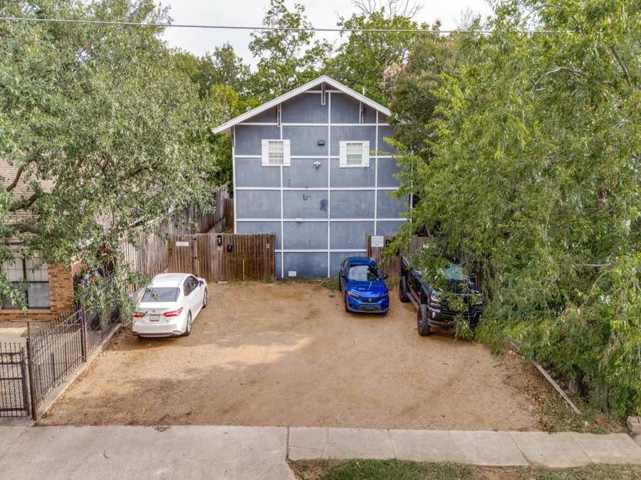 Property photo for 735 W 10th Street, Dallas, TX