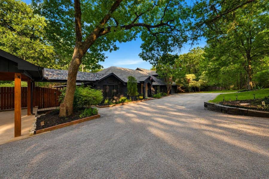 Property photo for 1872 Nokomis Road, Lancaster, TX