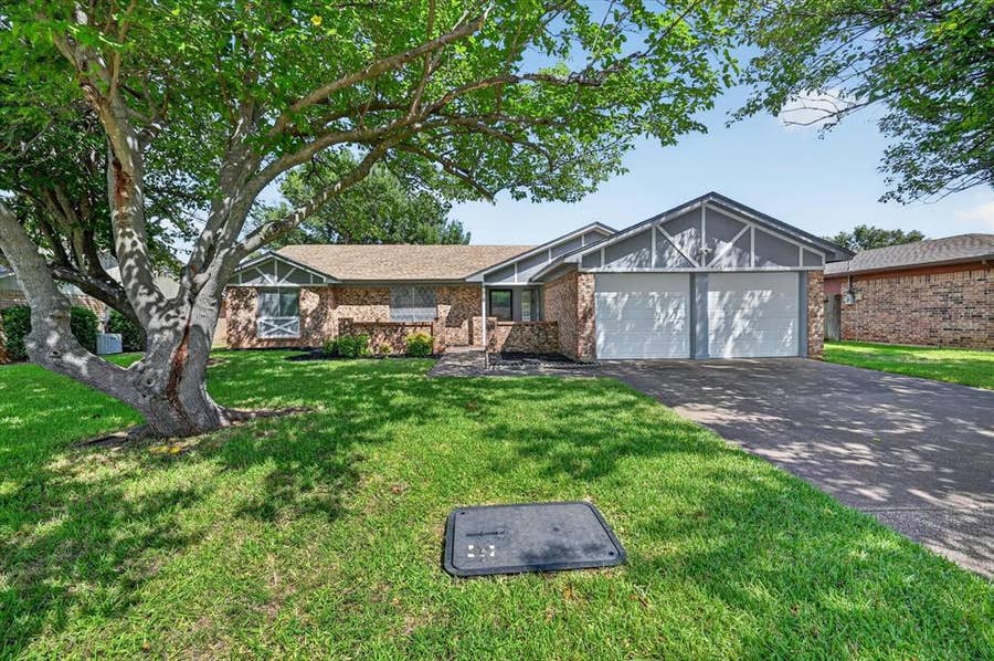 Property photo for 3619 Ceran Drive, Arlington, TX