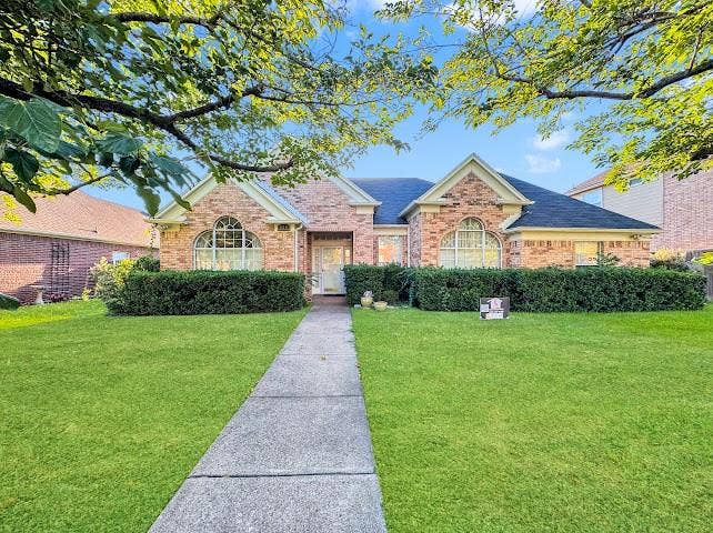 Property photo for 220 Boulder Creek Drive, DeSoto, TX