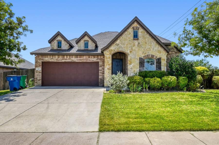 Property photo for 237 Frontier Drive, Waxahachie, TX