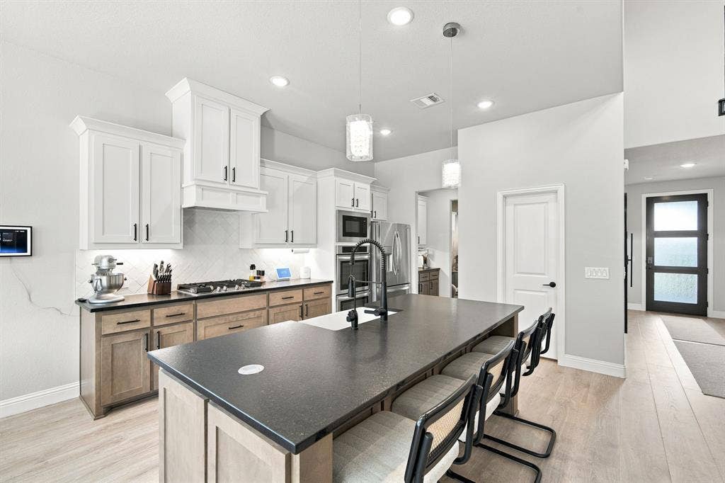 1133 Cardinal Drive, Midlothian, TX 76065 1133 Cardinal Drive, Midlothian, TX 76065