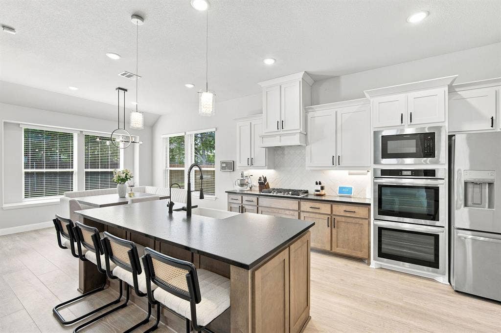 1133 Cardinal Drive, Midlothian, TX 76065 1133 Cardinal Drive, Midlothian, TX 76065