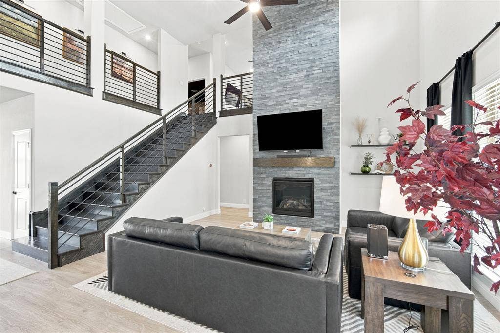 1133 Cardinal Drive, Midlothian, TX 76065 1133 Cardinal Drive, Midlothian, TX 76065