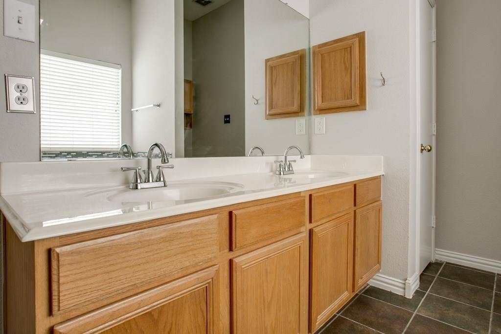 9213 Norfolk Lane, McKinney, TX 75071 Bathroom