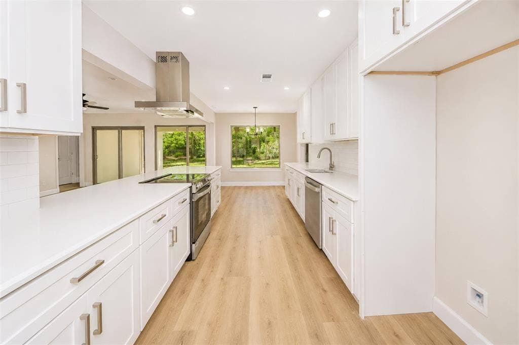 1141 Henson Drive, Hurst, TX 76053 1141 Henson Drive, Hurst, TX 76053
