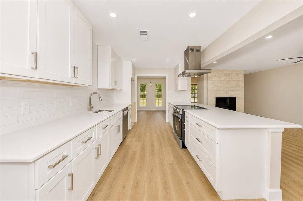1141 Henson Drive, Hurst, TX 76053 1141 Henson Drive, Hurst, TX 76053