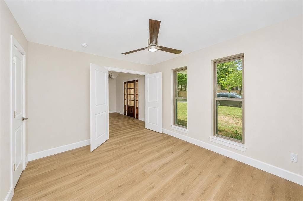 1141 Henson Drive, Hurst, TX 76053 Office / Be