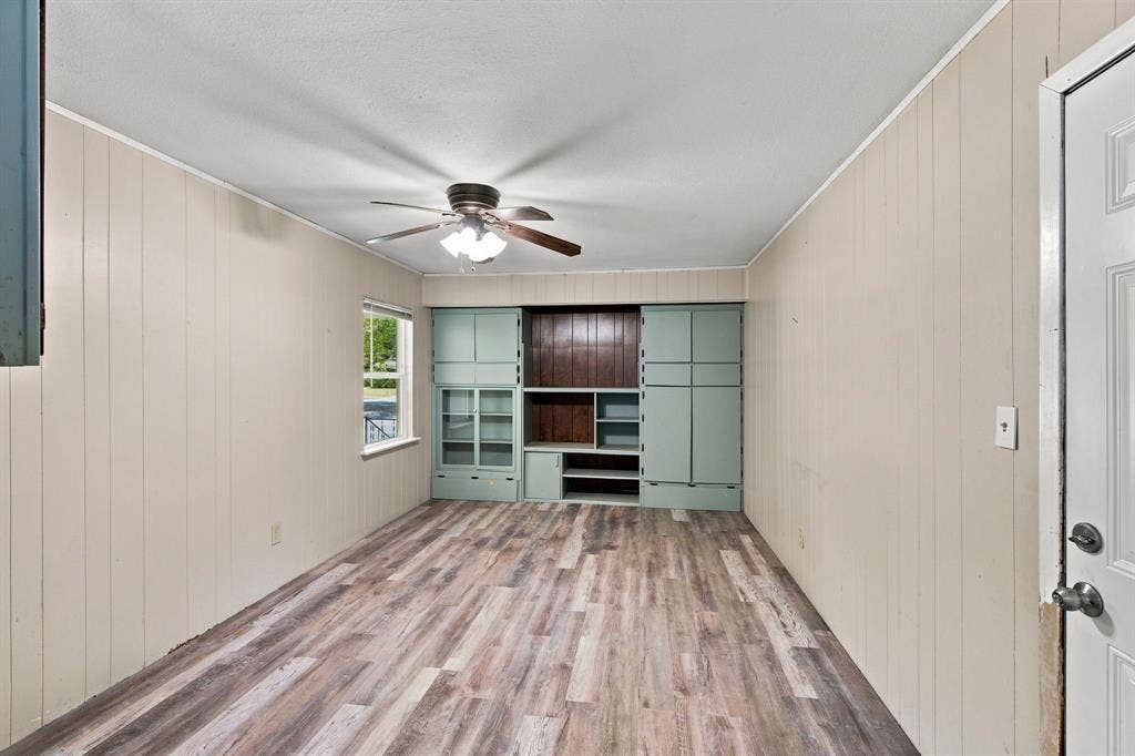 726 N Carrier Parkway, Grand Prairie, TX 75050 726 N Carrier Parkway, Grand Prairie, TX 75050