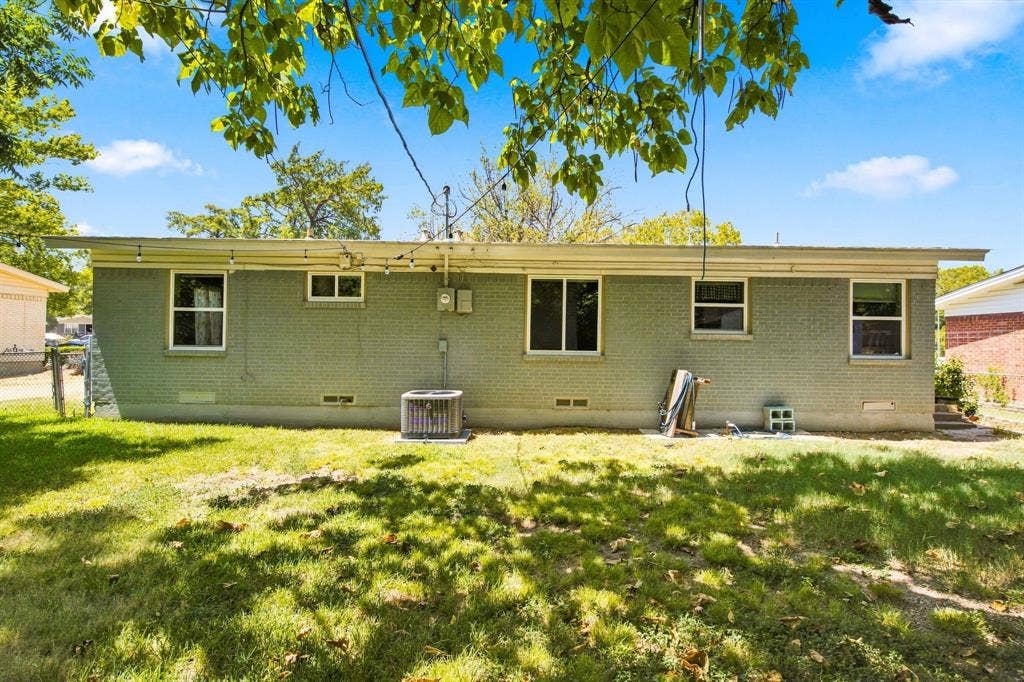 726 N Carrier Parkway, Grand Prairie, TX 75050 726 N Carrier Parkway, Grand Prairie, TX 75050