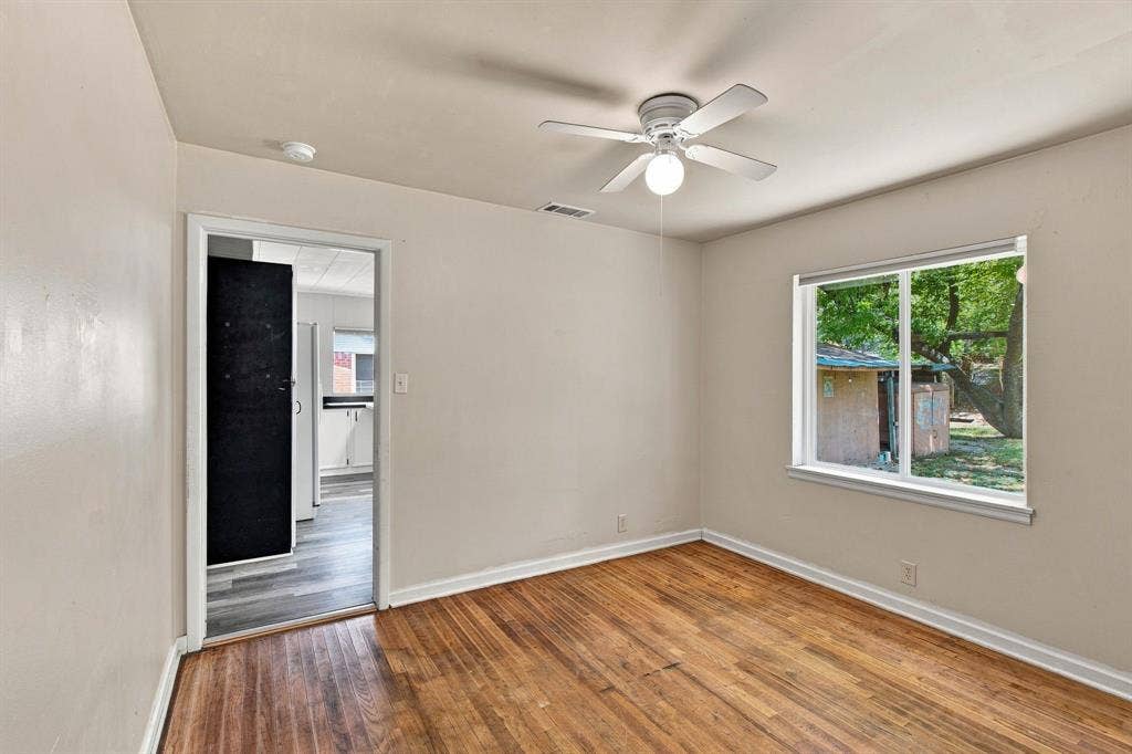 726 N Carrier Parkway, Grand Prairie, TX 75050 726 N Carrier Parkway, Grand Prairie, TX 75050