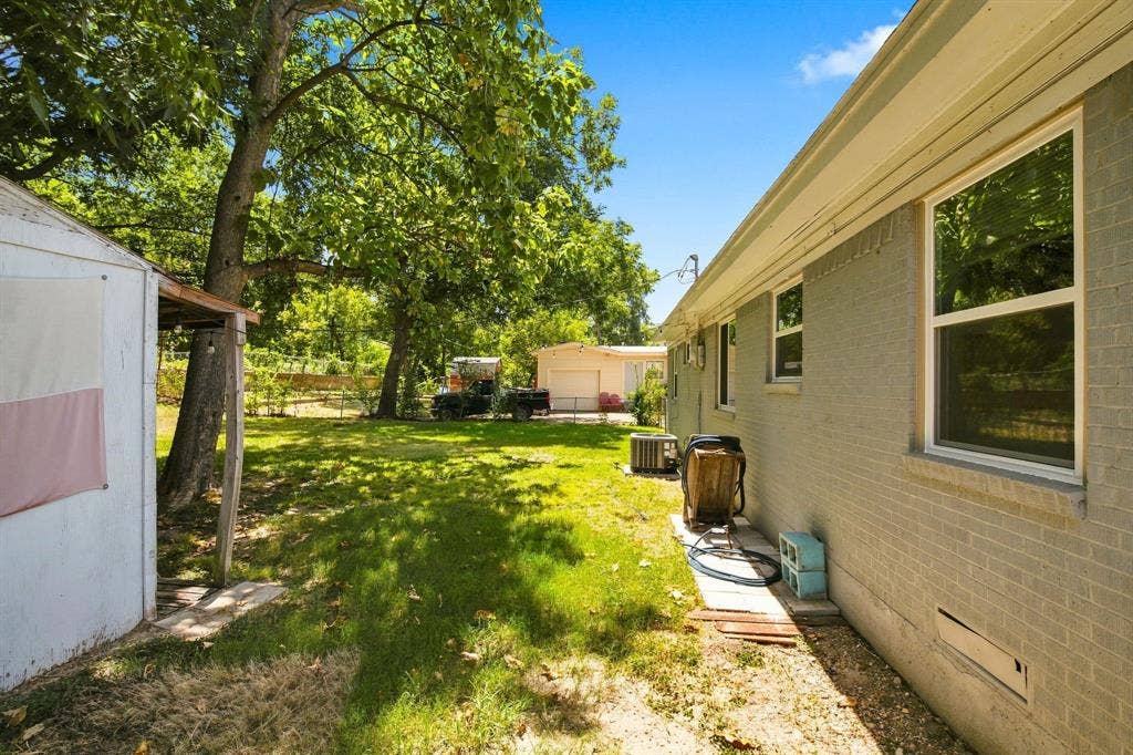 726 N Carrier Parkway, Grand Prairie, TX 75050 726 N Carrier Parkway, Grand Prairie, TX 75050