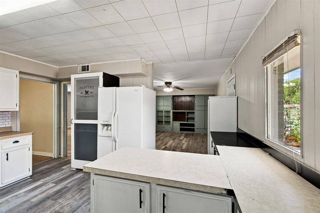 726 N Carrier Parkway, Grand Prairie, TX 75050 Cute pantry door!
