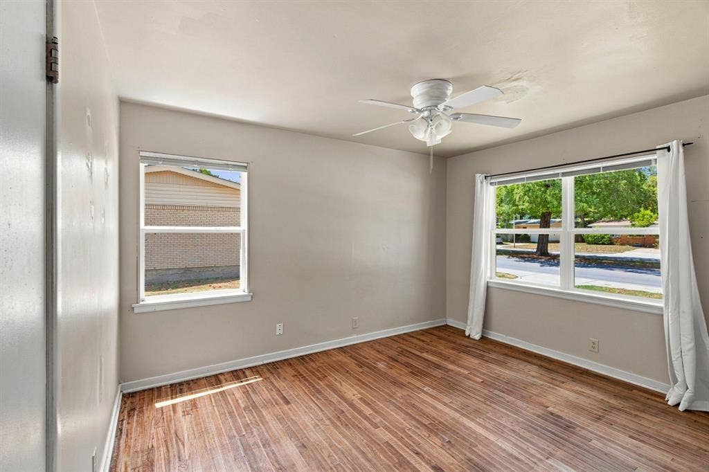 726 N Carrier Parkway, Grand Prairie, TX 75050 726 N Carrier Parkway, Grand Prairie, TX 75050