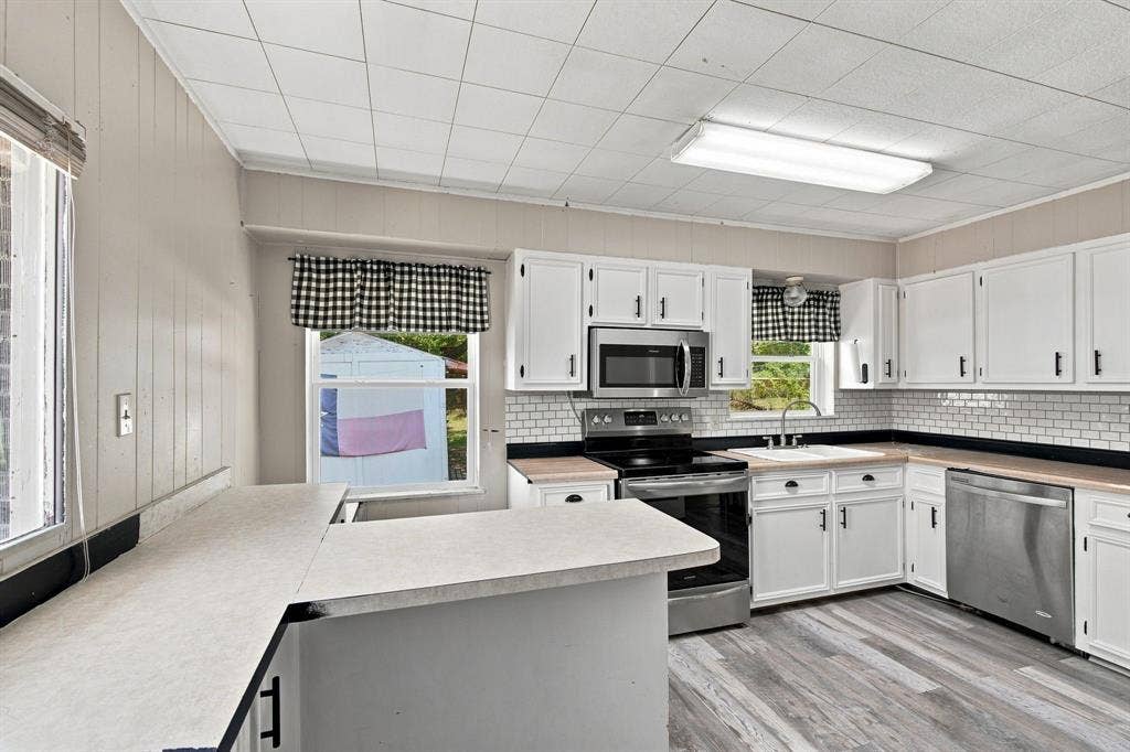 726 N Carrier Parkway, Grand Prairie, TX 75050 726 N Carrier Parkway, Grand Prairie, TX 75050