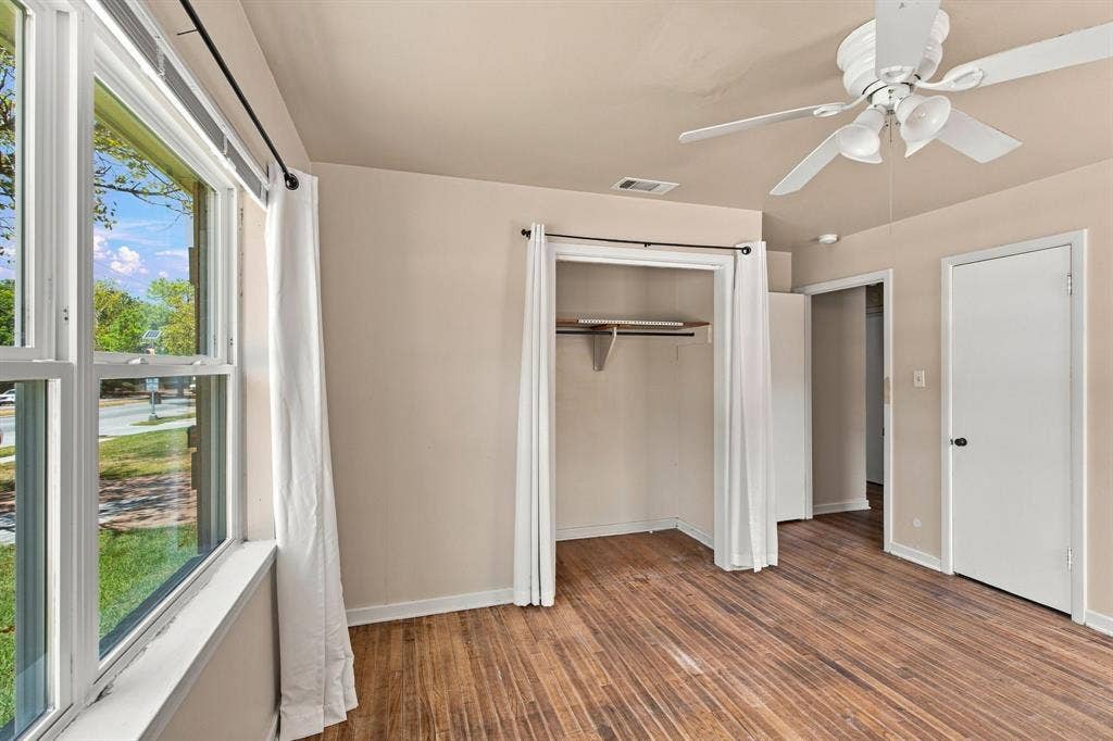 726 N Carrier Parkway, Grand Prairie, TX 75050 726 N Carrier Parkway, Grand Prairie, TX 75050