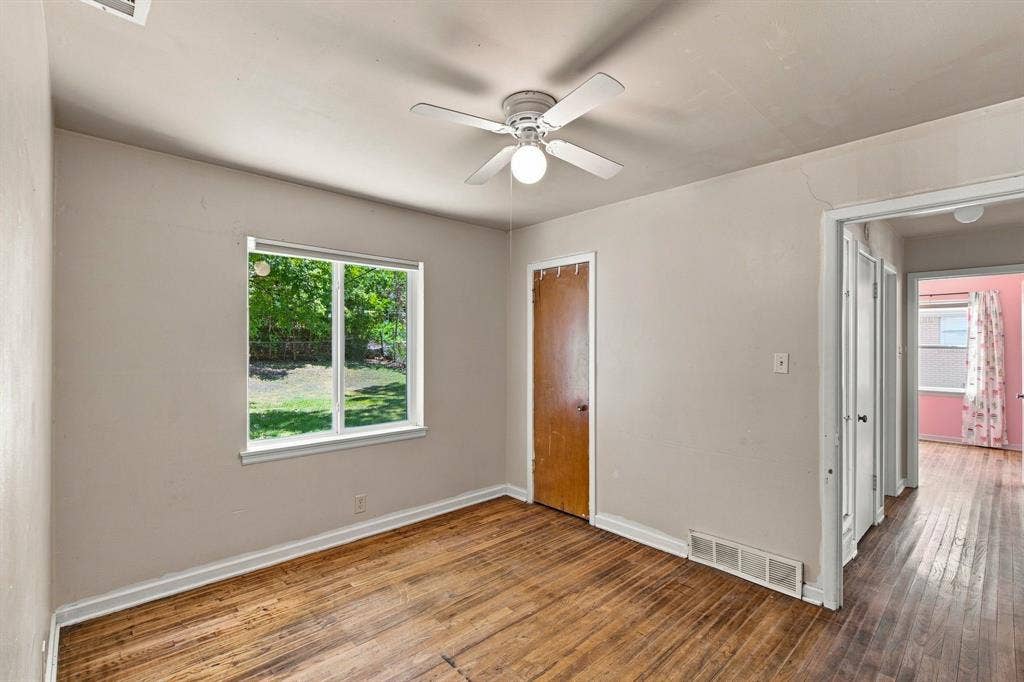 726 N Carrier Parkway, Grand Prairie, TX 75050 726 N Carrier Parkway, Grand Prairie, TX 75050