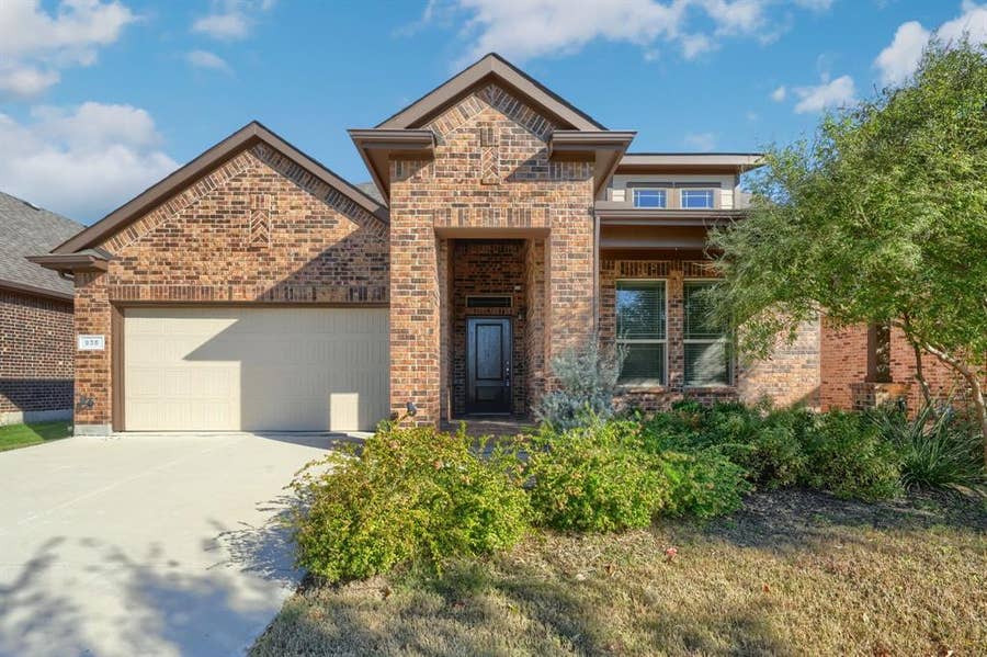 Property photo for 936 Meadows Drive, Argyle, TX