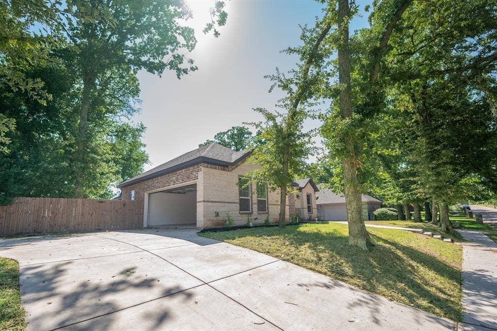 1408 Spinnaker Lane, Azle, TX 76020 1408 Spinnaker Lane, Azle, TX 76020