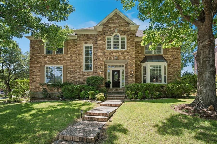 Property photo for 2000 Mulberry Way, Irving, TX