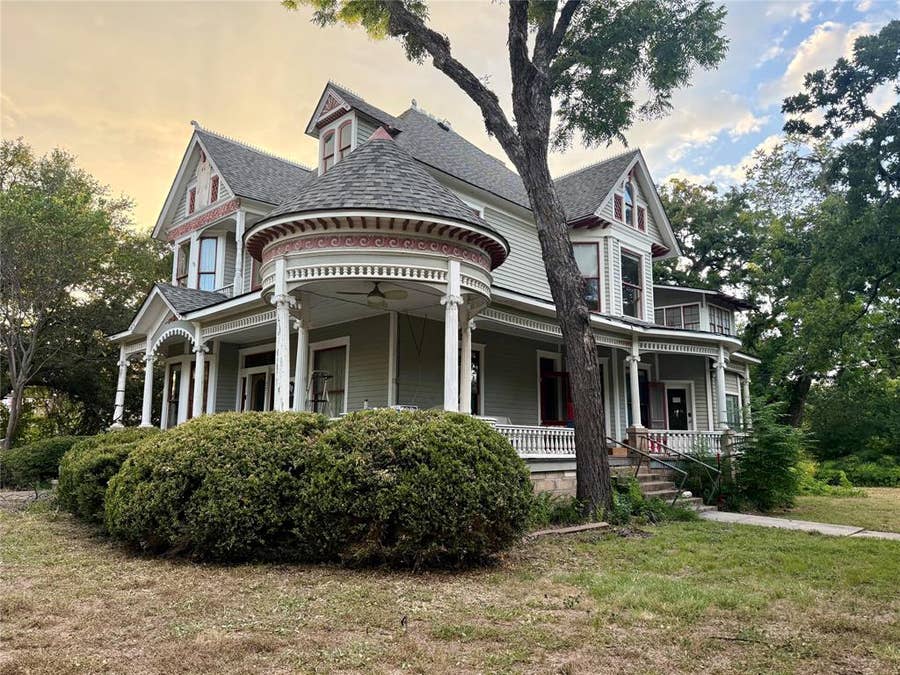 Property photo for 221 E Bridge Street, Granbury, TX