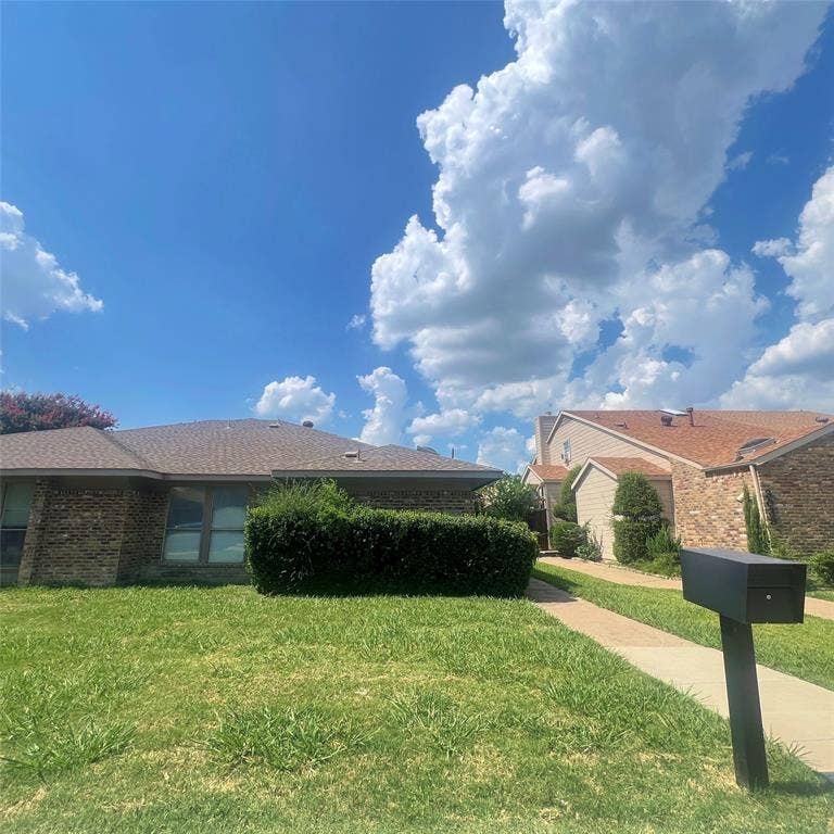 Property photo for 3037 Airhaven Street, Dallas, TX