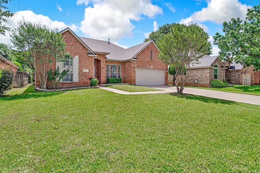 Property photo for 407 Dorcas Lane, Arlington, TX
