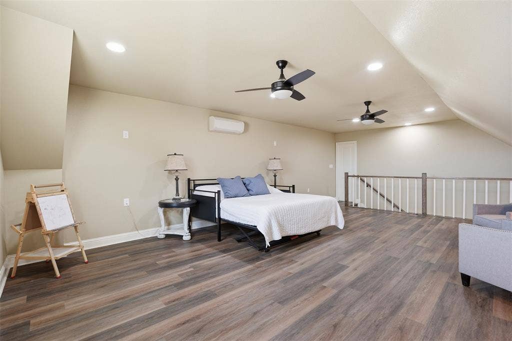 3832 Legend Trail, Granbury, TX 76049 Large lofted space in the ADU with tons of space for guests.