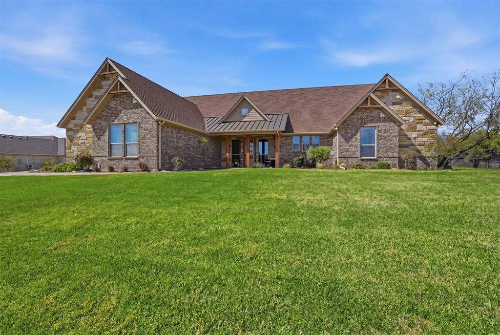 3832 Legend Trail, Granbury, TX 76049 Welcome home!