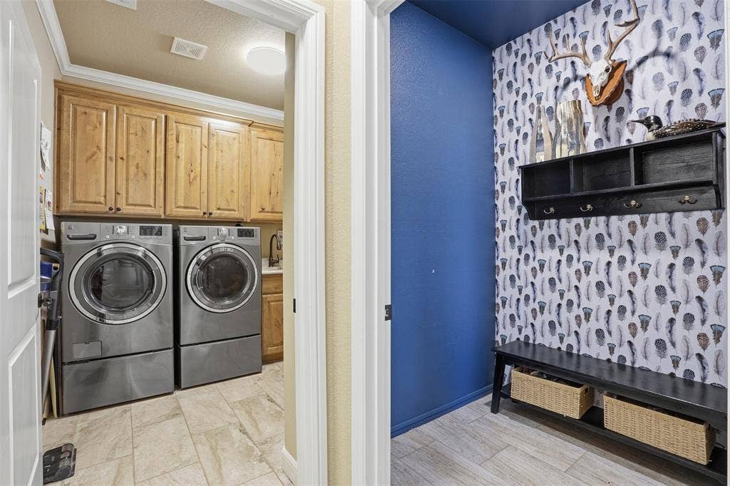 3832 Legend Trail, Granbury, TX 76049 Mudroom and laundry for keeping everything organized.
