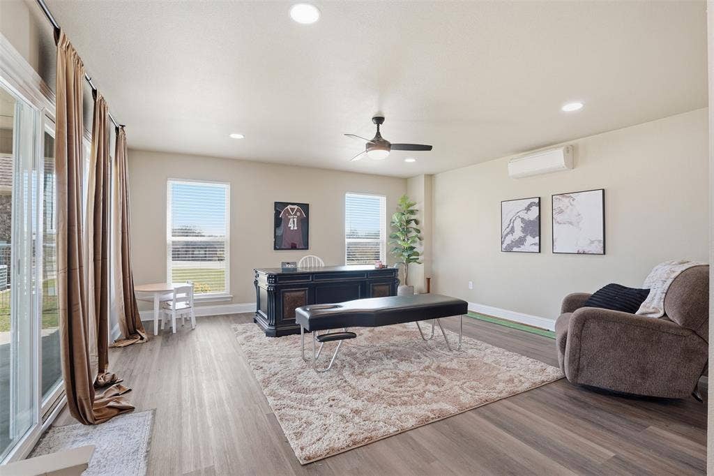 3832 Legend Trail, Granbury, TX 76049 Huge living space in ADU. It has a great wet area in main space.
