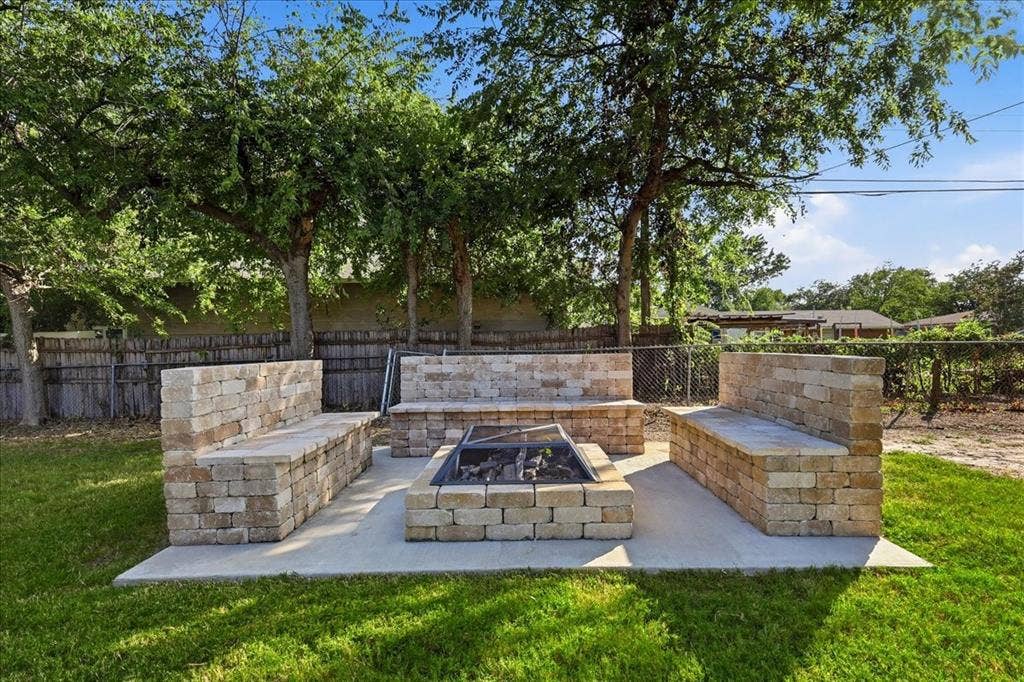 3533 Granada Drive, Richland Hills, TX 76118 built-in fire pit