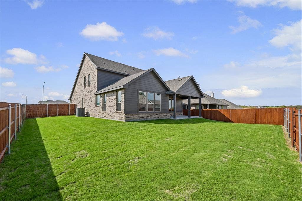10000 Birchpoint Drive, Fort Worth, TX 76108 Expansive fenced backyard featuring a substantial lawn