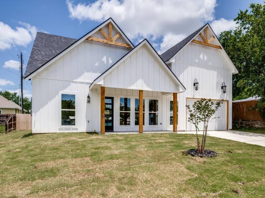 Property photo for 204 W Collins, Decatur, TX