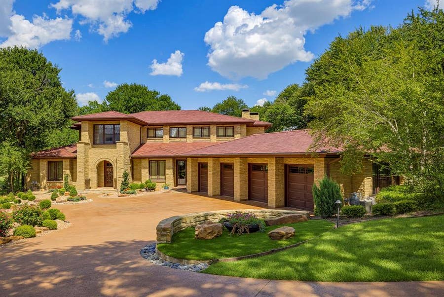 Property photo for 6816 Oak Hill Drive, Fort Worth, TX