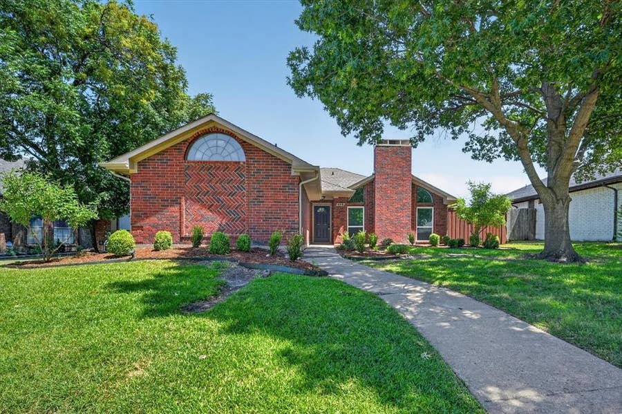 Property photo for 408 W Oak Street, Wylie, TX