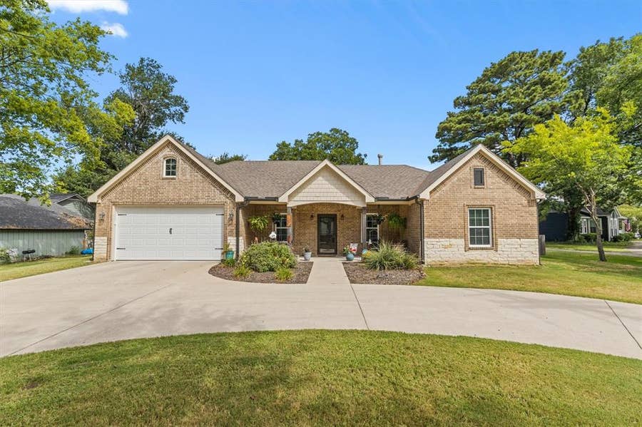 Property photo for 327 Walnut Street, Terrell, TX