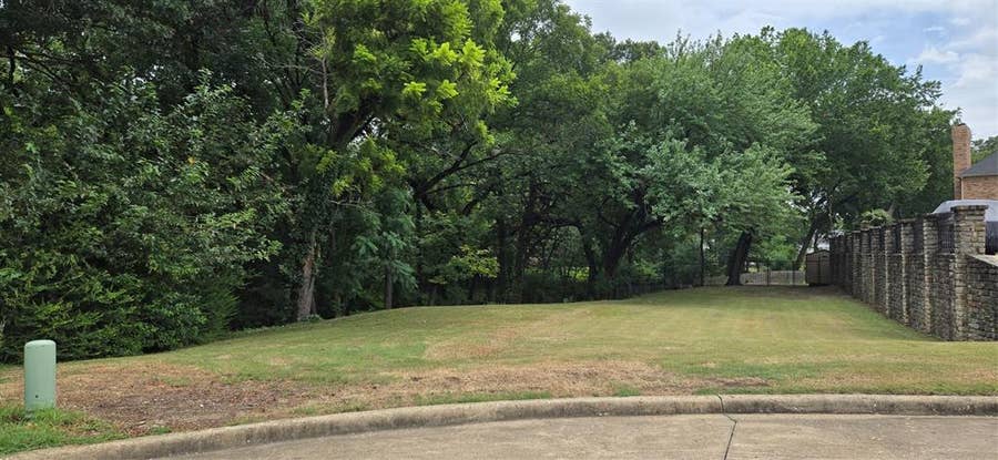 Property photo for 640 Bent Creek Circle, DeSoto, TX