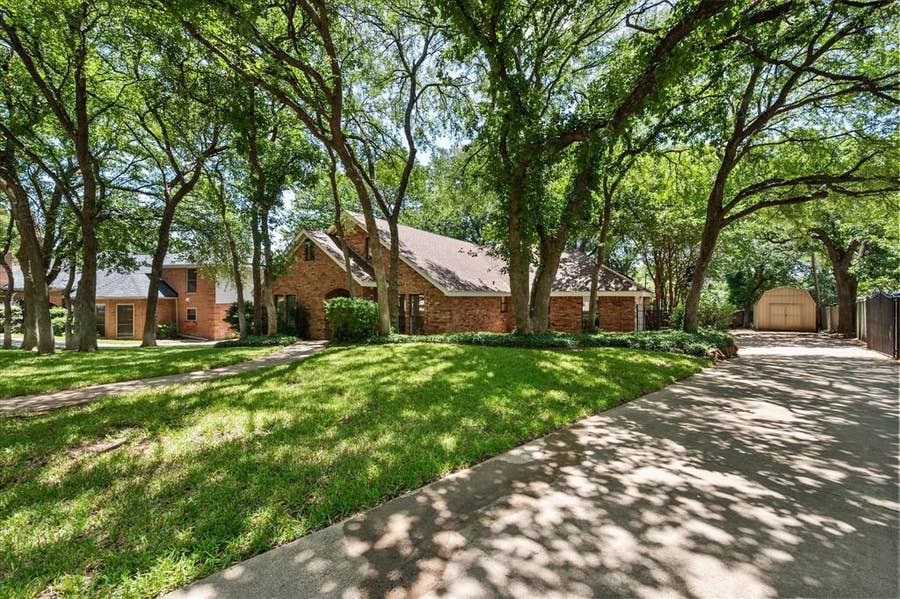Property photo for 3425 Bridlegate Drive, Arlington, TX