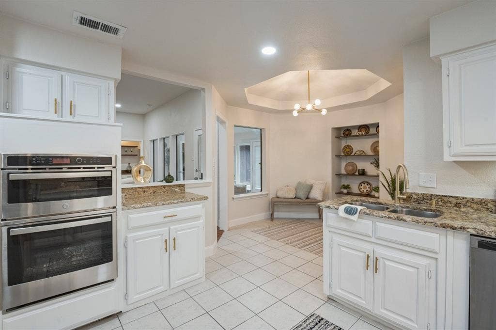 2101 Lyon Court, Plano, TX 75093 Built-in oven and microwave