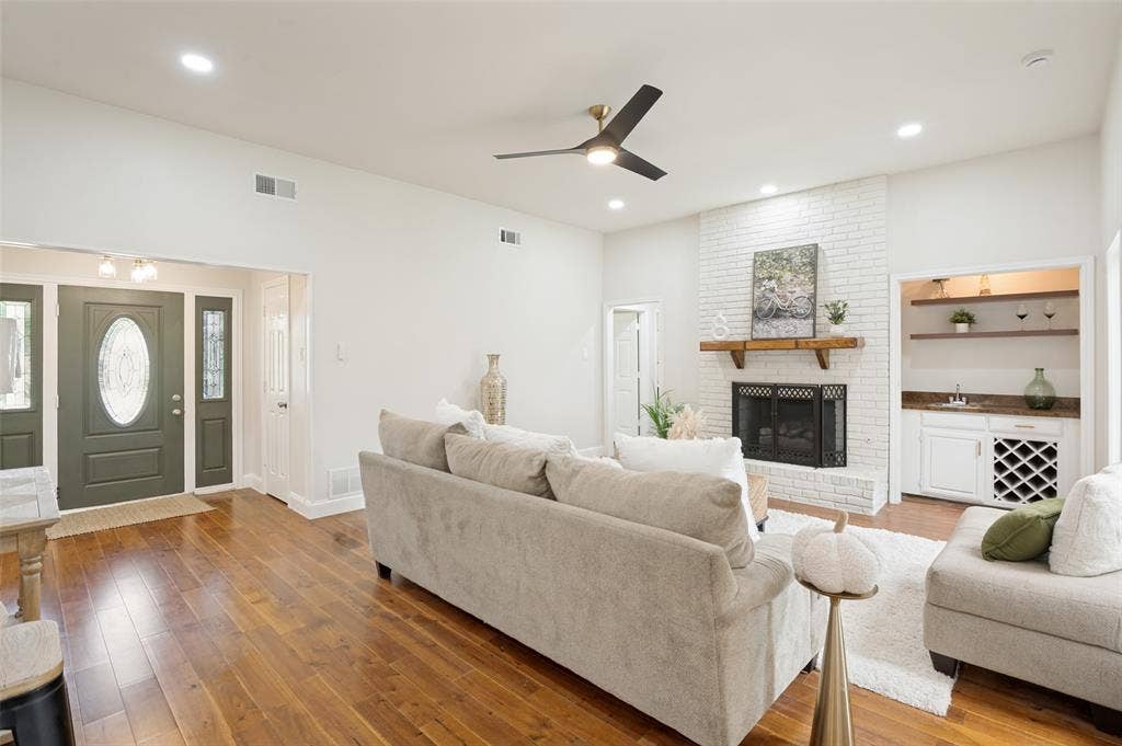 2101 Lyon Court, Plano, TX 75093 2101 Lyon Court, Plano, TX 75093