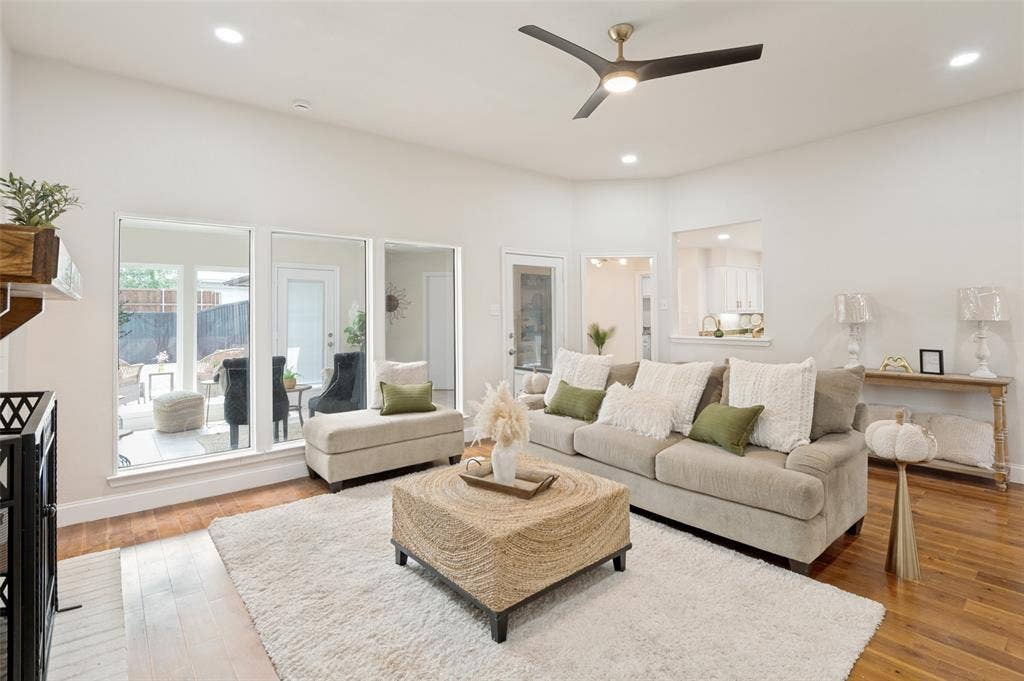2101 Lyon Court, Plano, TX 75093 Large living space with tons of natural light