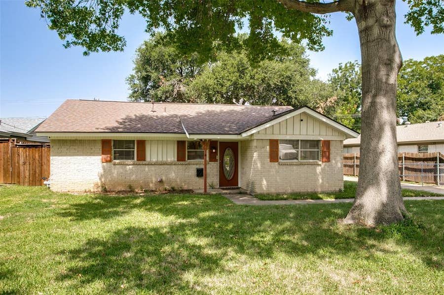 Property photo for 412 Franklin Drive, Euless, TX