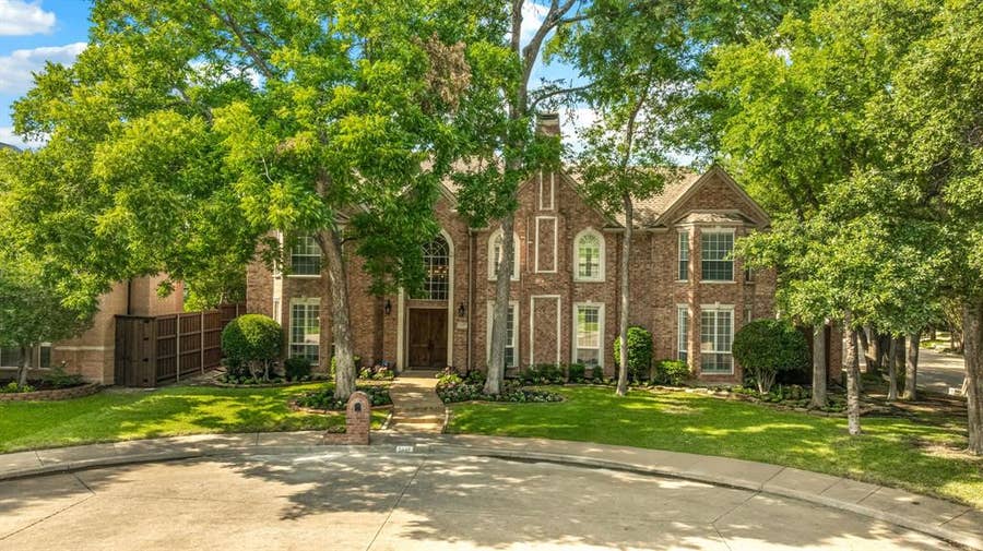 Property photo for 5227 Lincolnshire Court, Dallas, TX