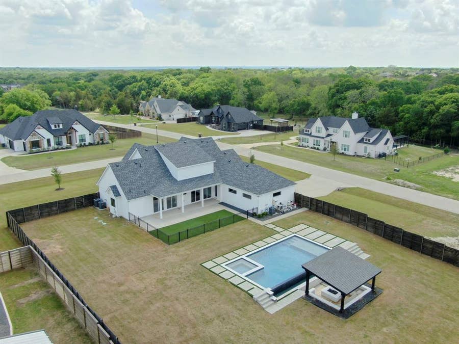 Property photo for 140 Farish Lane, Waxahachie, TX