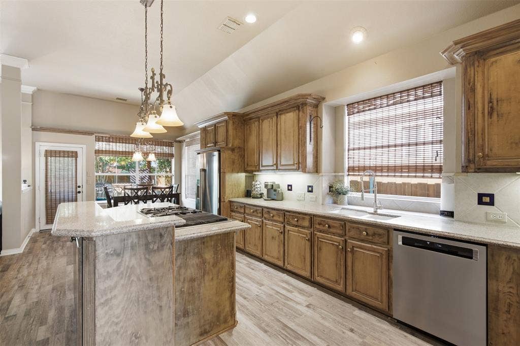 1305 Neches Drive, Allen, TX 75013 1305 Neches Drive, Allen, TX 75013